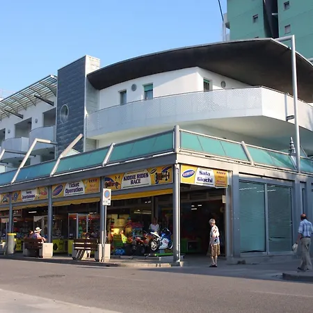 Апартаменты Bright Flat Next To The In