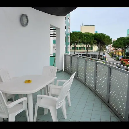 Bright Flat Next To The In Appartement Bibione