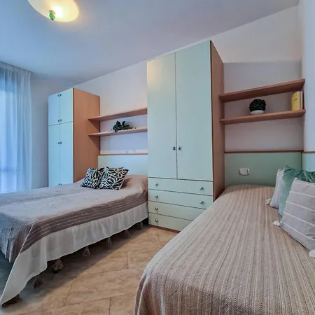 Bright Flat Next To The In 아파트 비비오네