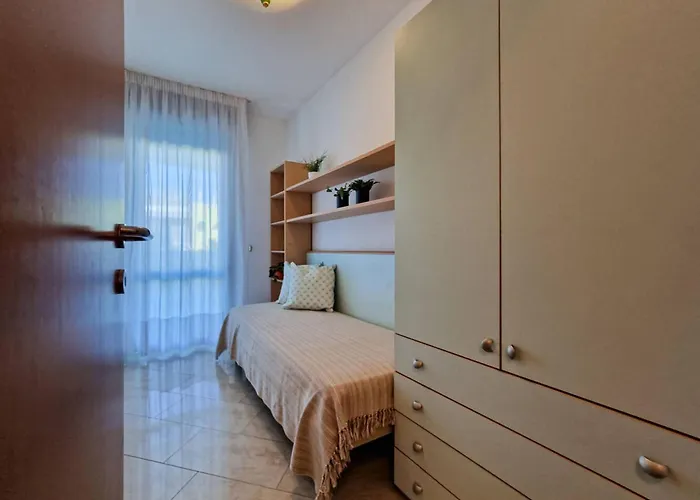 Bright Flat Next To The In 아파트 *